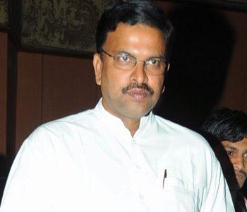 JD Lakshminarayana Differs With Jagan's Three Capitals Idea