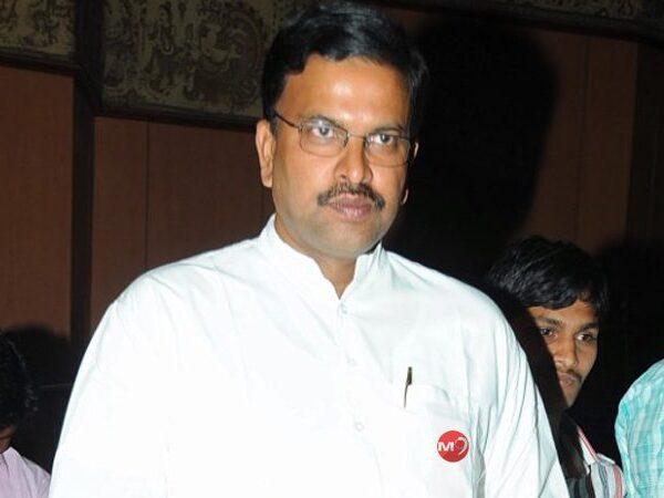JD Lakshminarayana Differs With Jagan's Three Capitals Idea