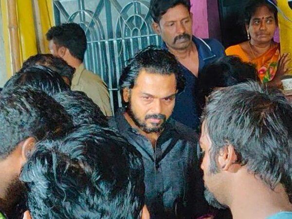 Karthi Broke Down into Uncontrollable Tears