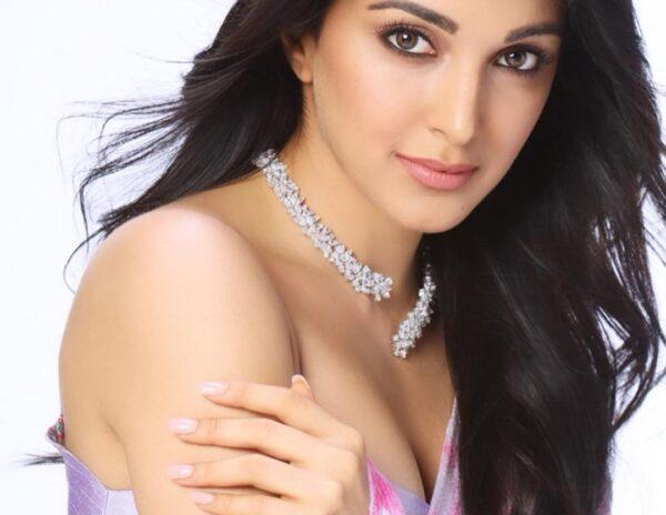How Can Kiara Look Like This in Sari! 