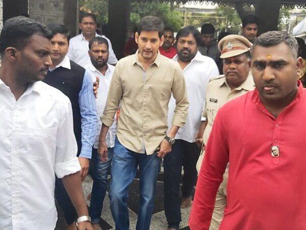 Mahesh-Babu-in-Shiridi-To-Seek-Blessings