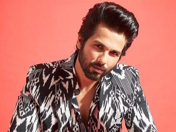 Nuf-Said!--Shahid-Kapoor-Raises-his-Collar!