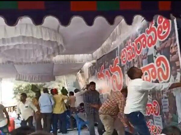 A man was thrashed allegedly for putting tent of #Amaravati protesters, on fire in Tenali 
