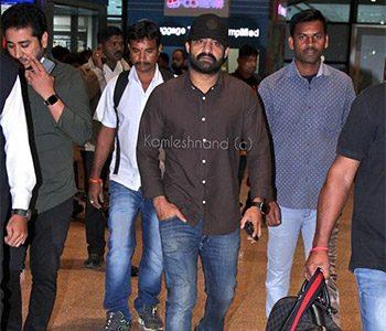 Jr-NTR-Teasing-Paparazzi-at--Airport