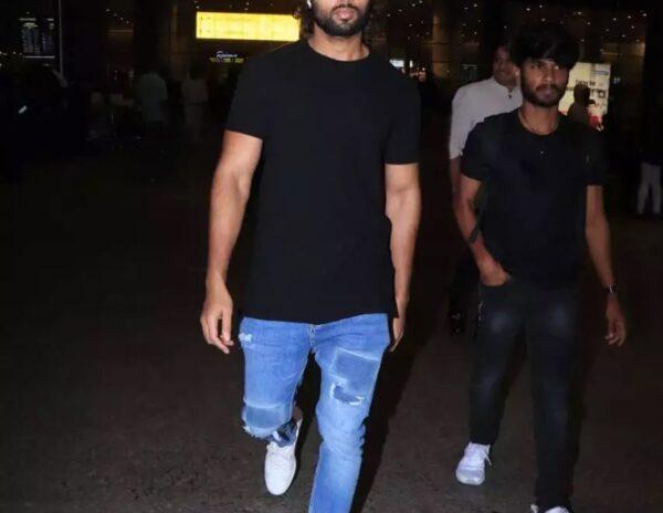 Vijay Deverakonda - Mumbai Airport