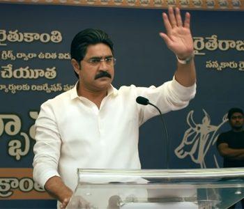 Chadarangam: Manchu Vishnu's Googly for Last-Minute Hype