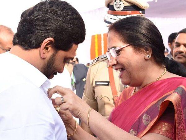 Chief Secretary Neelam Sahni -YS Jagan-