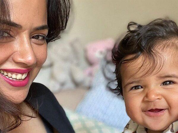 Popular-Actress-Sameera-Reddy-Continues-Breast-Milk