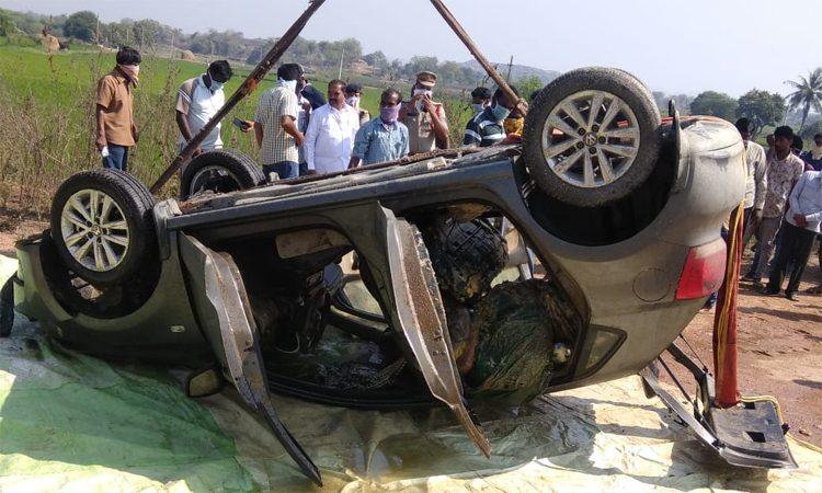 TRS MLA Missing Sister car found in kakatiya canal