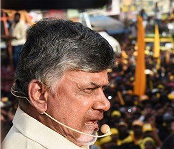 YSRCP-Activists-Try-to-Obstruct-Chandrababu's-Convoy--Kuppam