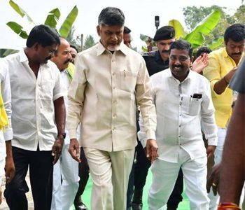 ysrcp and tdp clashes in Kuppam-