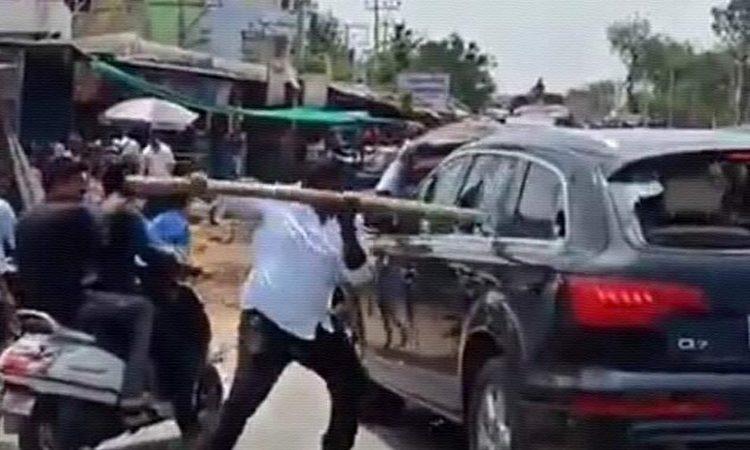 Bonda Uma and Buddha Venkanna were attacked by -YSRCP Leaders-