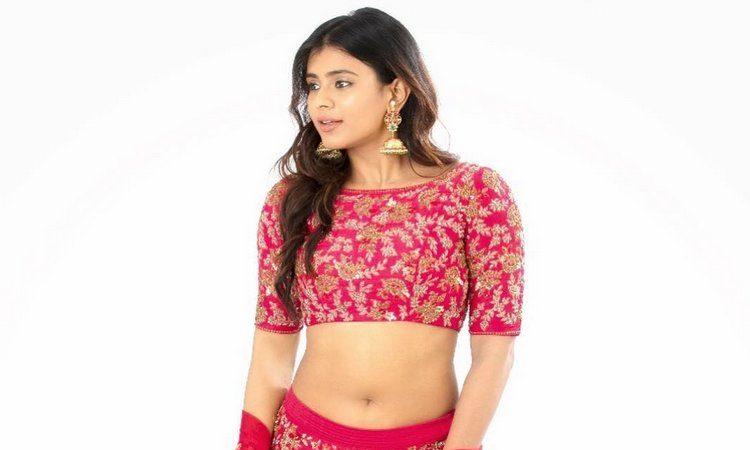 Hebah Patel Turning as item girl