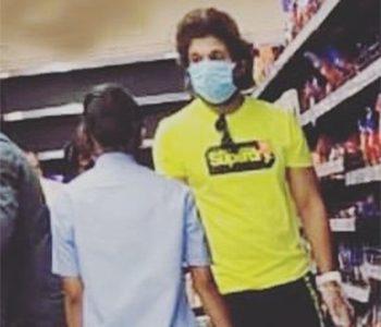 Lockdown-Effect,-Allu-Arjun-Spotted--at-Super-Market