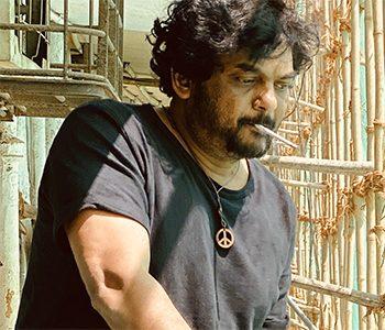 Puri-Smoking-Straight-from-Sets-of-Vijay-Deverakonda-Next