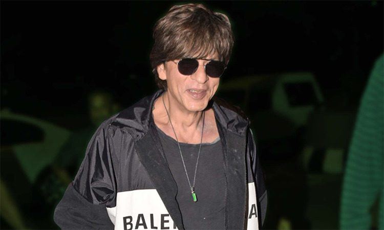 Superstar Shah Rukh Khan Trending for Non-Donation