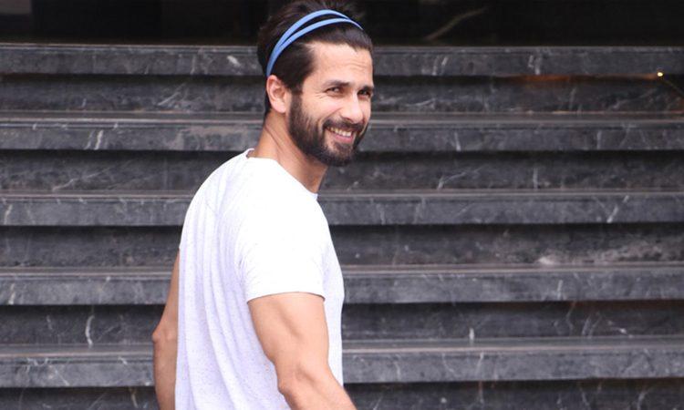 Shahid Kapoor's Secret Workout in Gym Against Govt. Orders? 