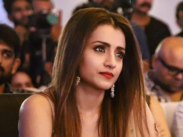 Trisha-Chooses-to-Walk-out-on-Megastar-Chiranjeevi