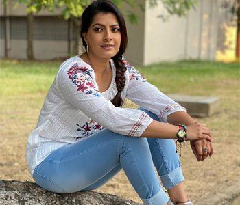 Varalaxmi Sarathkumar Asked to Share Bed with Heroes & Directors