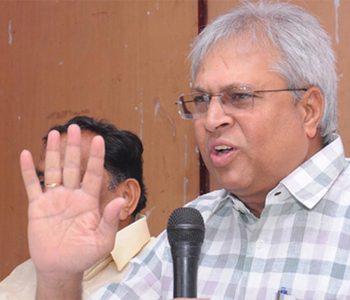 Vundavalli Aruna Kumar comments on ys jagan
