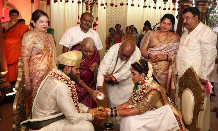 Former CM HD Kumaraswamy’s Son Nikhil Wedding Conducted Grandly, Breaking All Social Distancing Norms