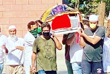 Gut-Wrenching---Irrfan-Khan's-Funeral-Pics