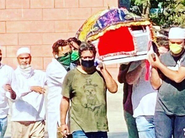 Gut-Wrenching-Irrfan-Khan's-Funeral-Pics