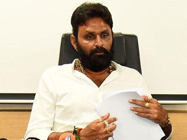 Kodali Nani fires on Chandrababu Naidu and devineni uma