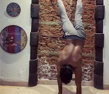 Rakul's-Handstand-Imitated-but-Deleted