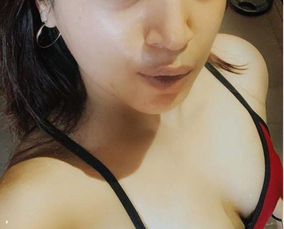She's-Painfully-Voluptuous-&-Seeking-Attention-4