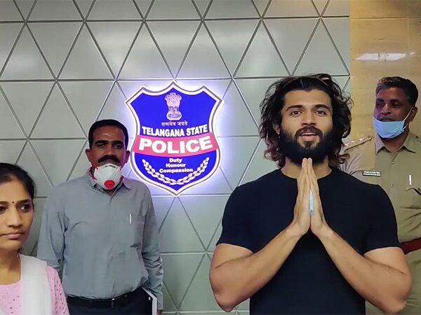 Vijay-Deverakonda-Talking-from-Control-Room
