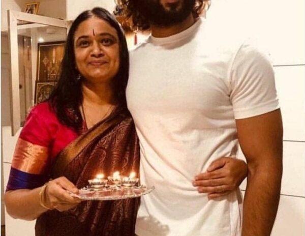 Vijay-Deverakonda's-Big-Absence,-Surfaced-with-Right-Pic