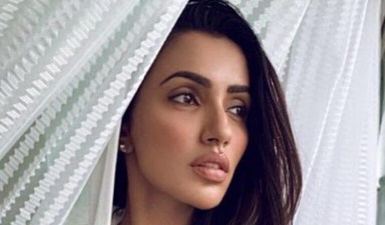 Akshara Gowda's Slender & Smoking Beauty