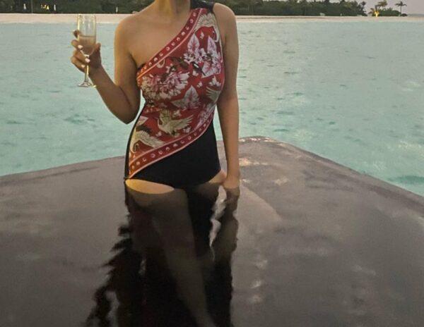Allu-Arjun's-Chubby-Girl-in-Stunning-Swim-Suit