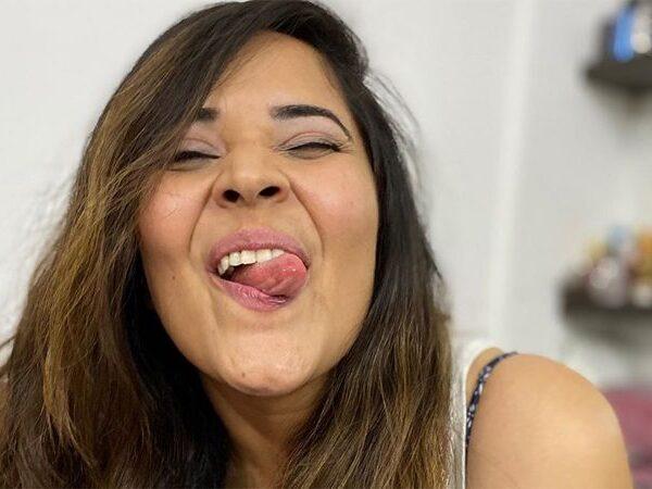 Anasuya Bharadwaj Reopened Old Wounds, Mahesh' Fans Fell into Defence