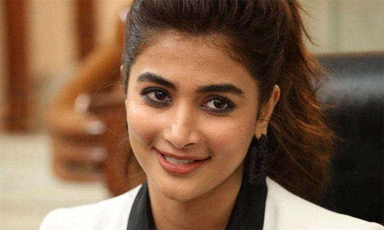 Pooja-Hegde-Took-Indirect-Dig-at--Rakul