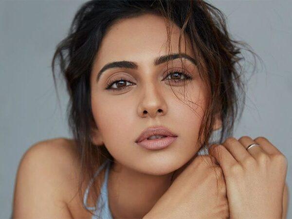 Rakul's-Mother-Complaints-on-Her-Daughter