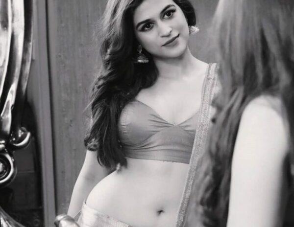 Shraddha's Seductive Navel Display