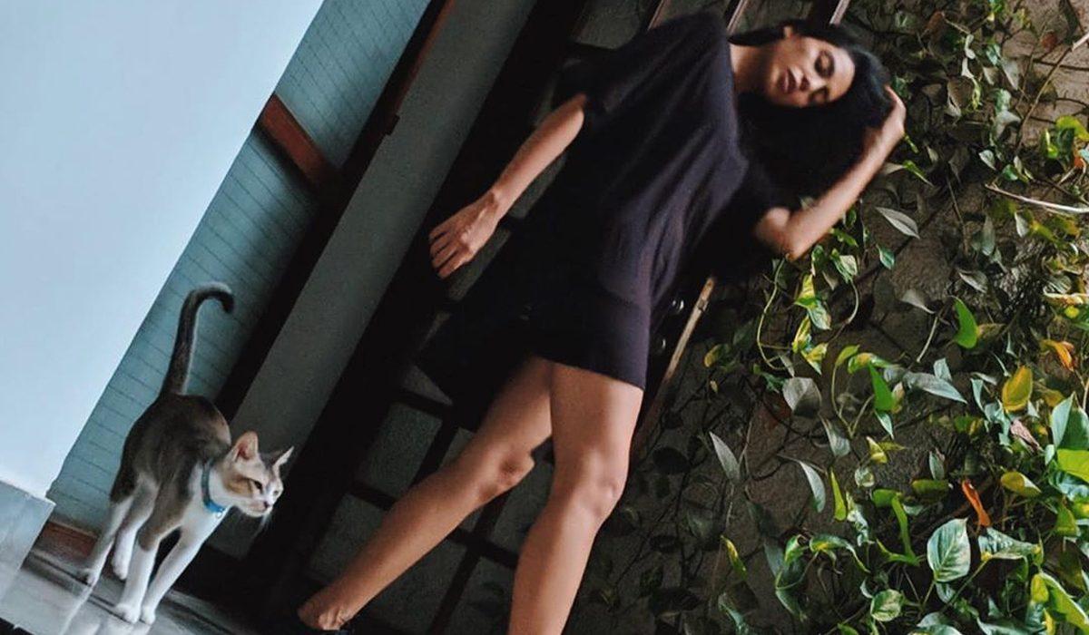 Pic Talk: Telugu Girl's Luxurious Thighs