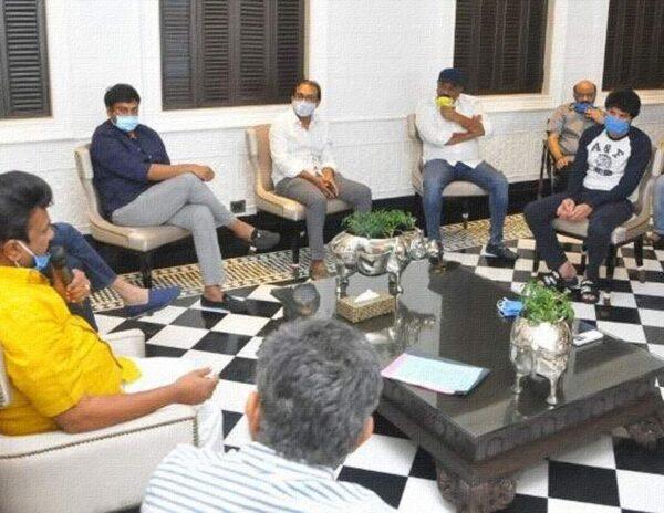 Telugu Film Industry Biggies Meeting with Telangana Govt at chiranjeevi house