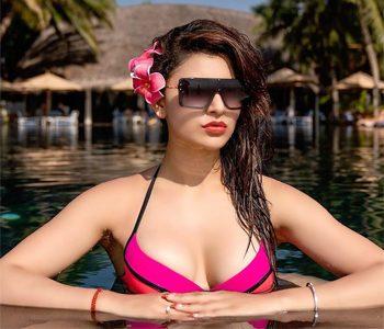 Urvashi Rautela 5 lakh rupees donation