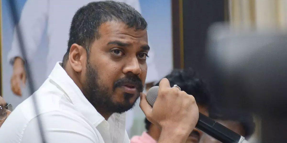 నీటి పారుదల శాఖా మంత్రికి పోలవరం పై నాలెడ్జ్ లేదా?