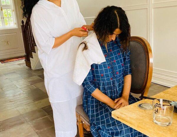 Controversial-Top-Heroine-Kangana-Ranaut-Cutting-Her-Hair!