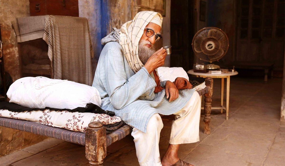 Gulabo Sitabo Review -Tiresome Watch with Big B's Mindblowing Performance