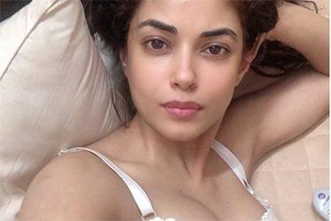 Meera-Chopra-is-looking-lovely-in-this-casual-pic-that-it's-just-a--selfie.