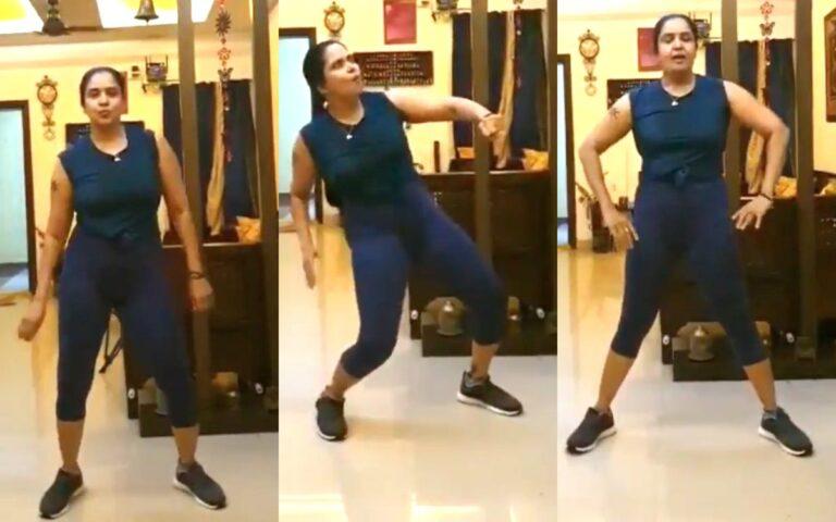 Middle-Aged Actress Pragathi Storming with Amazing Nautanki Dance