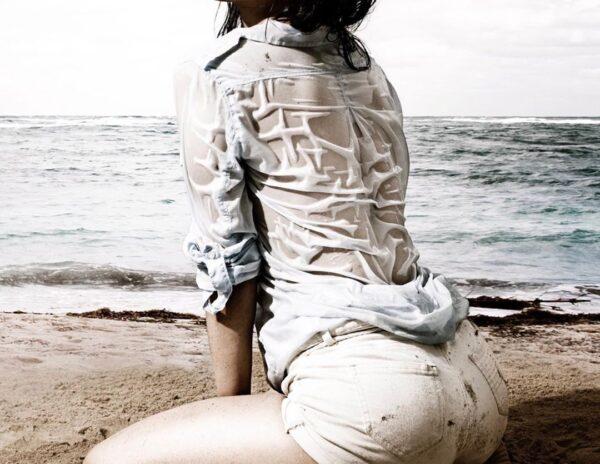 Neha-Sharma-Instagram,-Hottie-Fully-Drenched-in-See-Through-Shirt