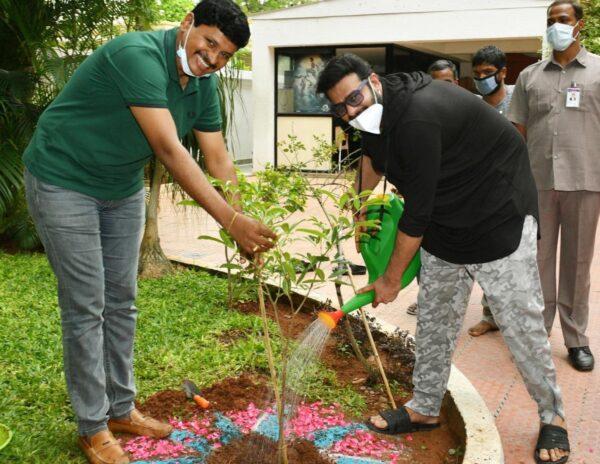 Prabhas-Embraced-Challenge-from-TRS-Minister---GreenIndiaChallenge