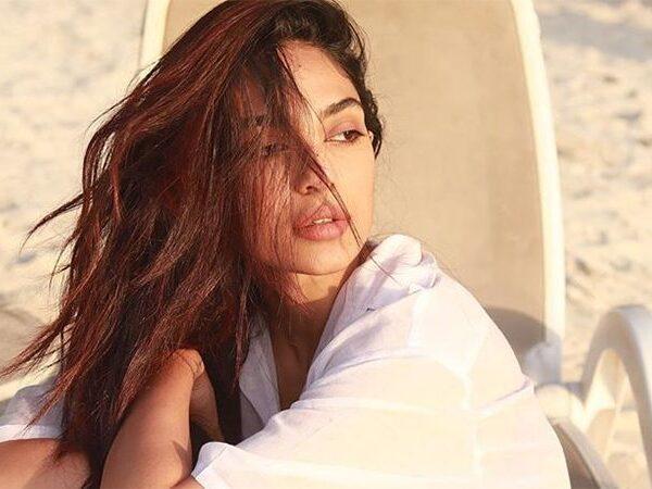 Telugu-Girl-in-Mumbai,-Attached-to-Roots,-Enjoying-Ordinariness