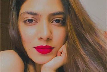Why-Is-This-Malavika-Mohanan-Not-Leaving-Us--Telugus
